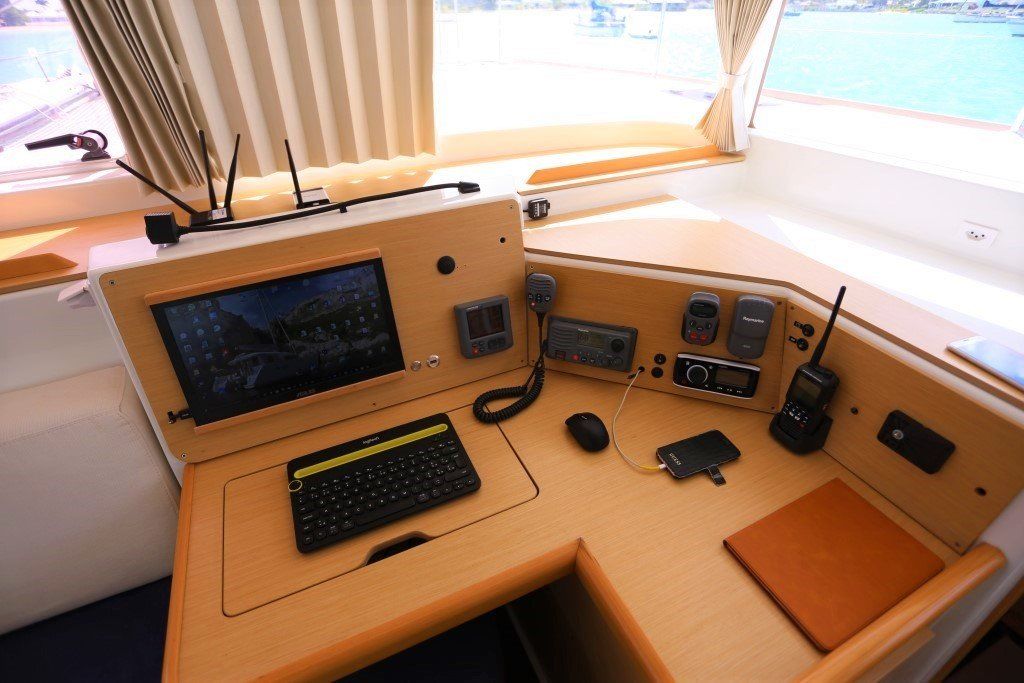 Lagoon 400 navigation station