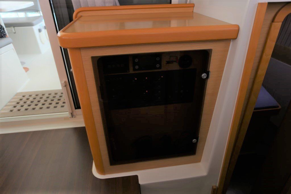 Lagoon 400 control panel