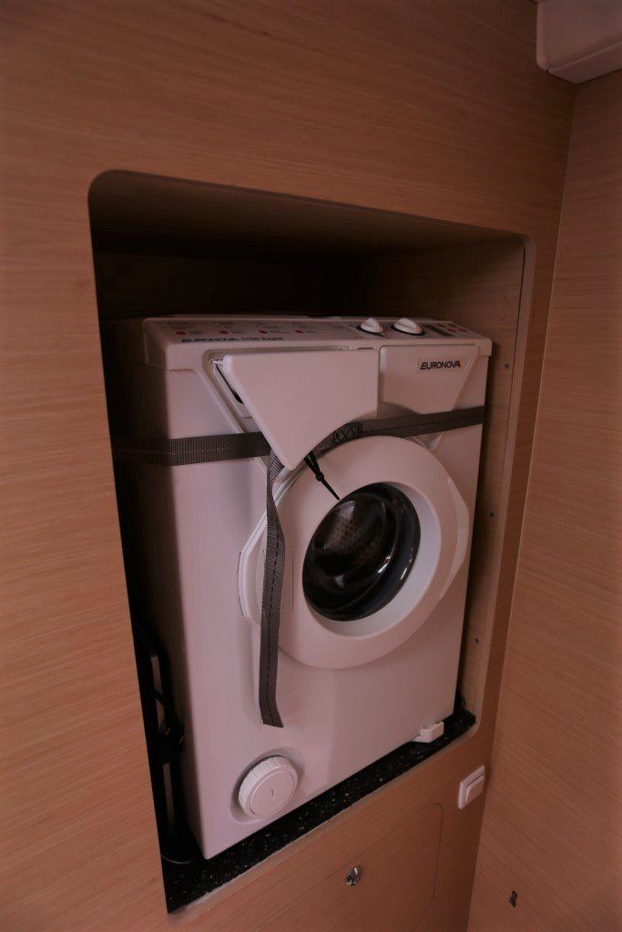 Lagoon 400 Master stateroom washing machine