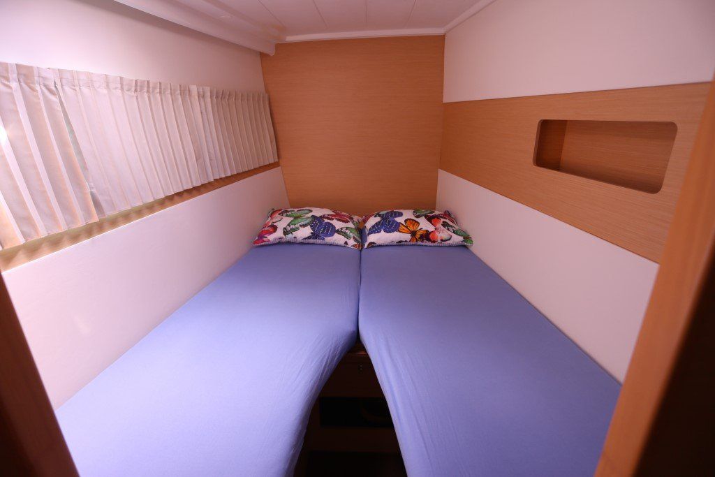Lagoon 400 guest fwd stateroom