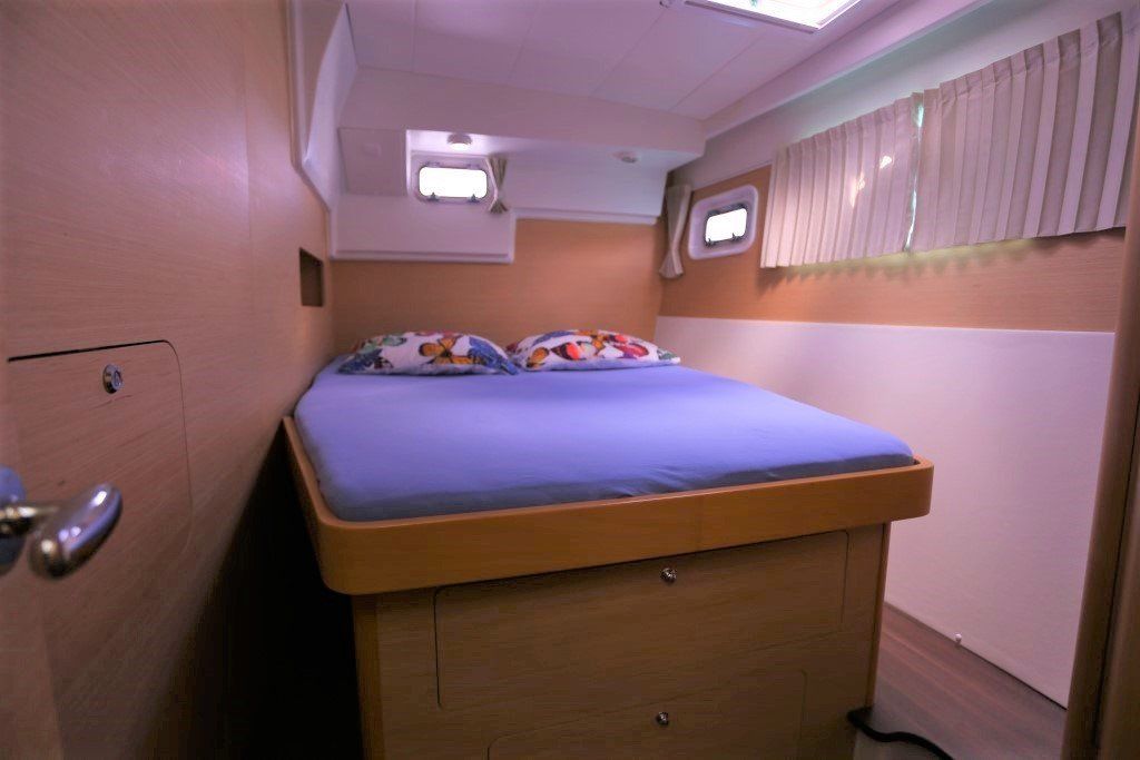 Lagoon 400 guest aft stateroom