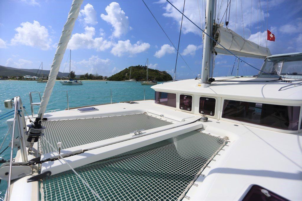 Lagoon 400 trampoline