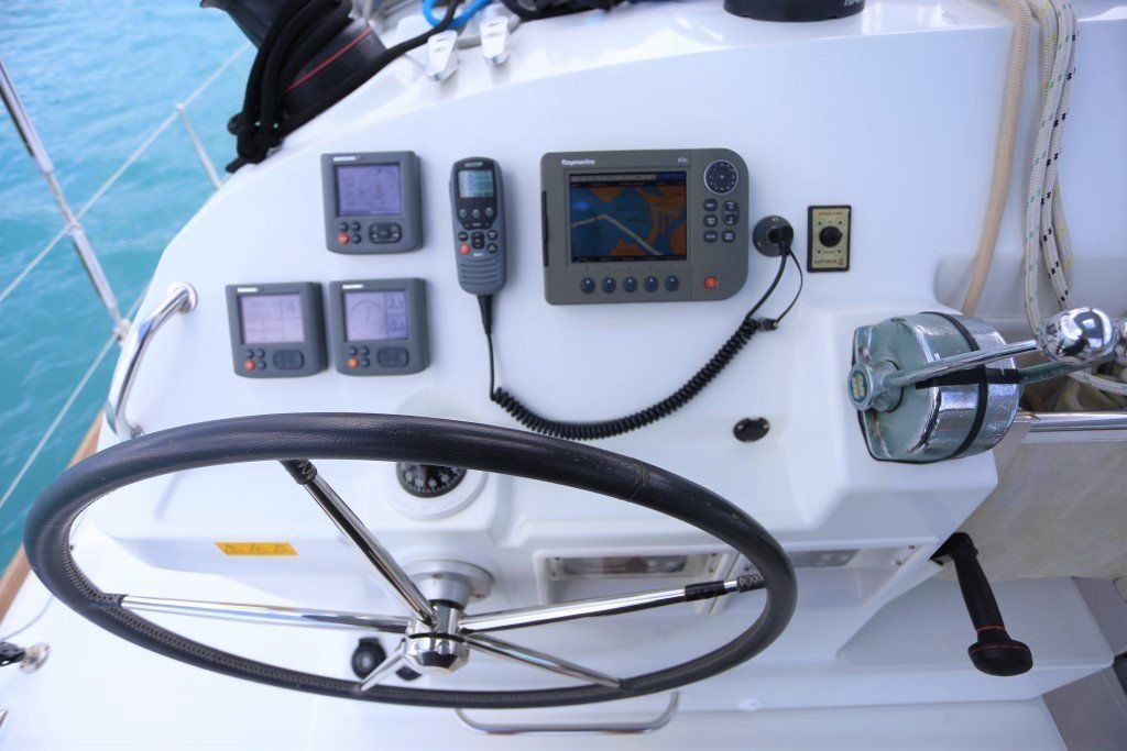 Lagoon 400 helm instruments