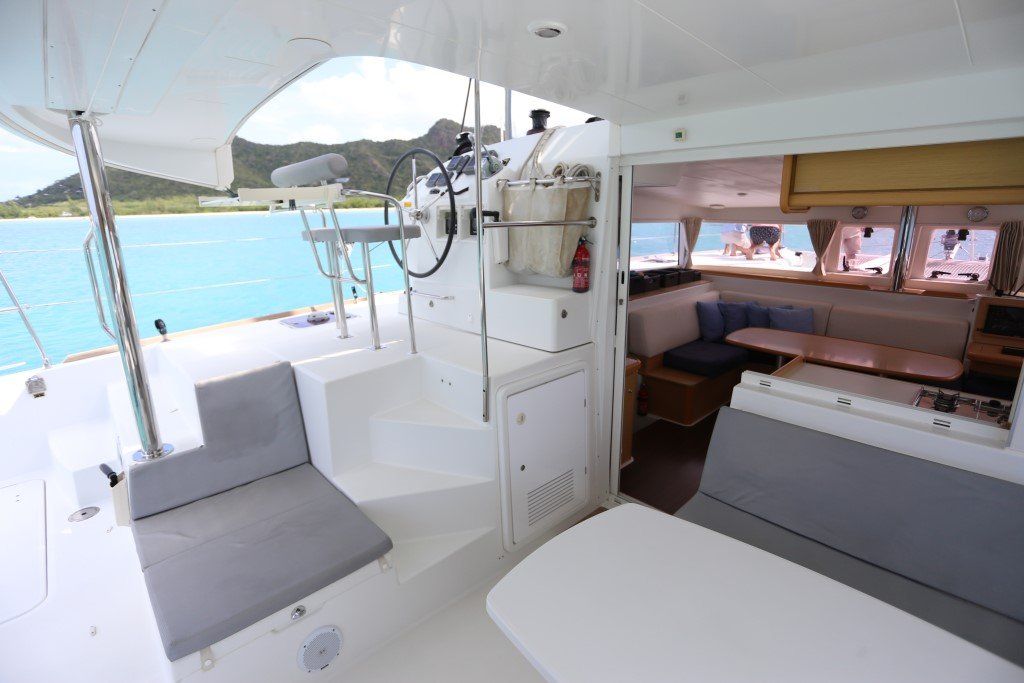Lagoon 400 cockpit