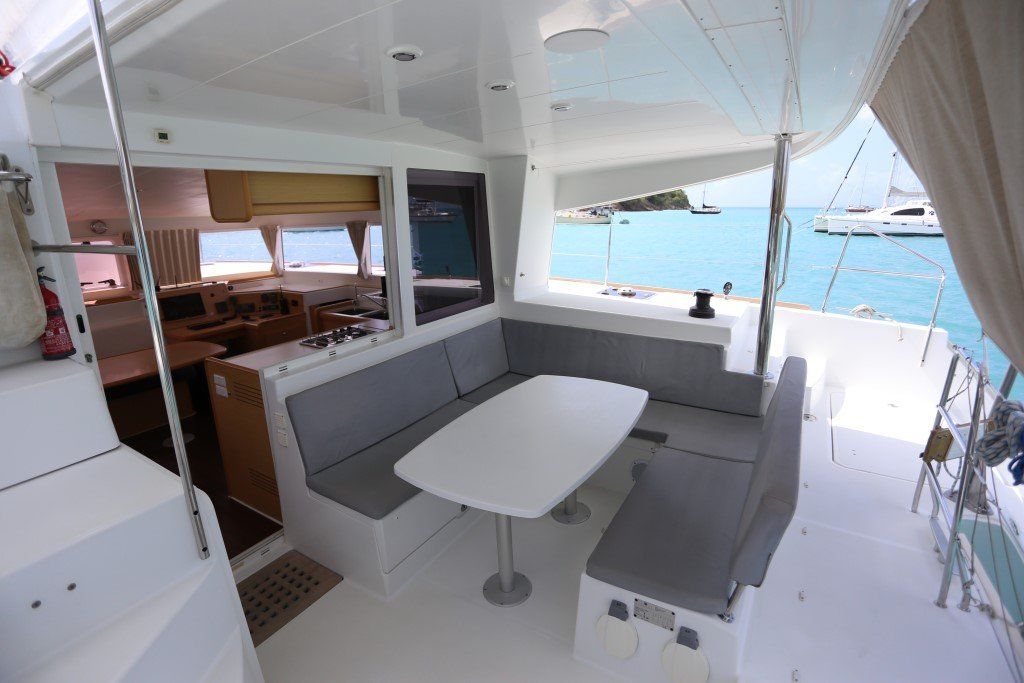 39' Lagoon 400 cockpit