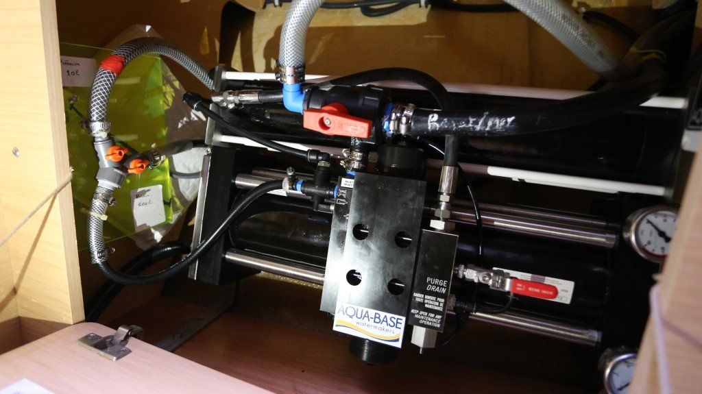 Lagoon 400 watermaker