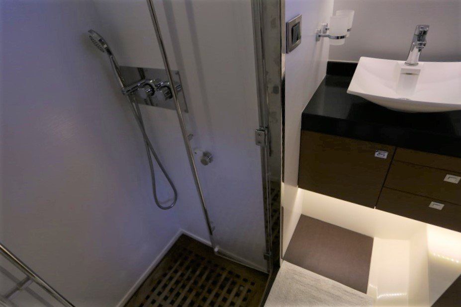 2017 Prestige 500S aft master en-suite