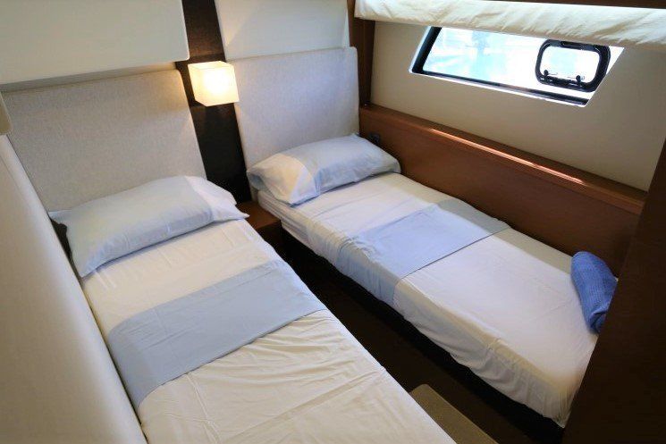 2017 Prestige 500S twin port midships cabin