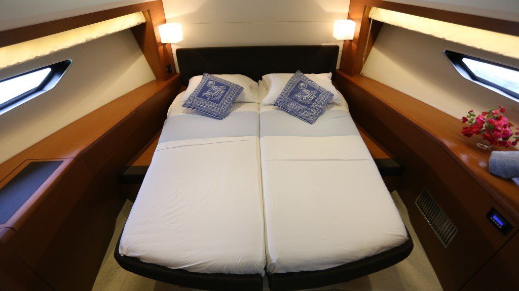 2017 Prestige 500S guest forepeak cabin