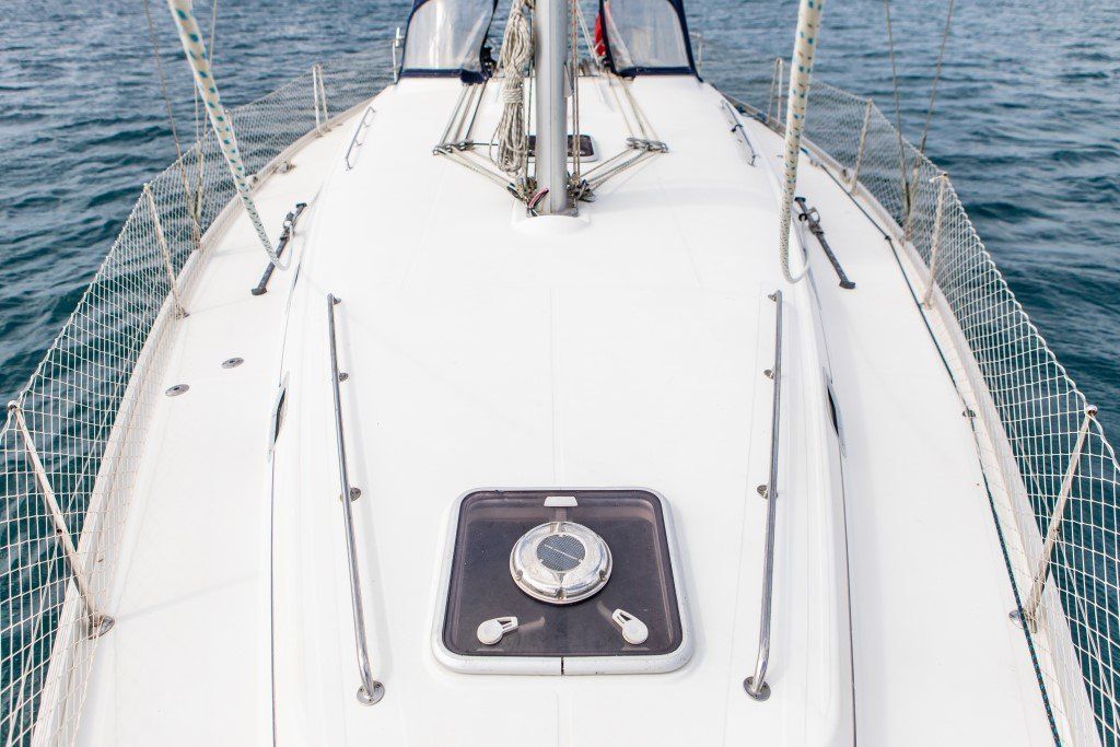 Beneteau Cyclades 43.3 foredeck