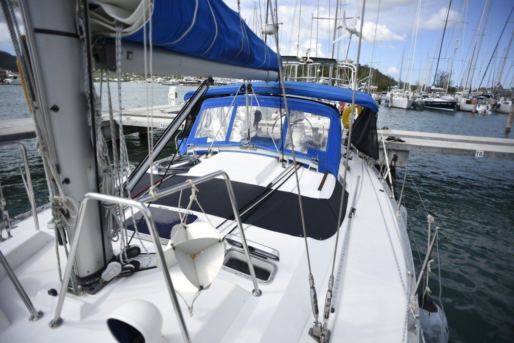 1995 Beneteau Oceanis 430 Sail Boat For Sale - www.lighthouseyachting.com
