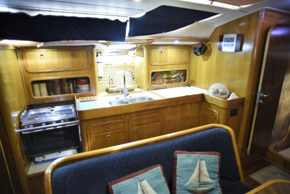 1995 Beneteau Oceanis 430 Sail Boat For Sale - www.lighthouseyachting.com