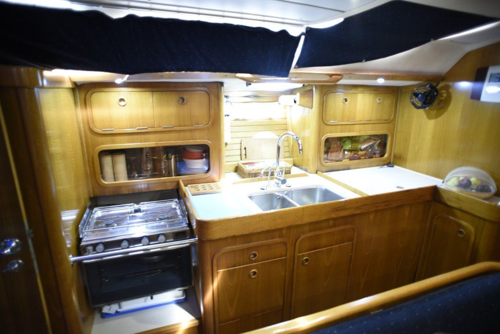 1995 Beneteau Oceanis 430 Sail Boat For Sale - www.lighthouseyachting.com