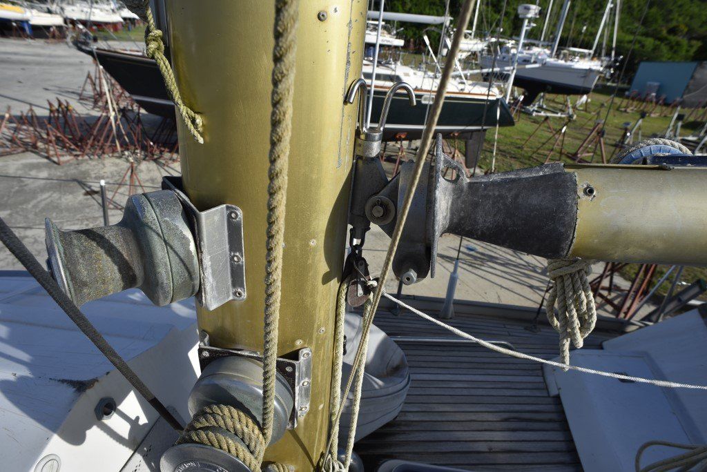 1975 Nicholson 42 Mast