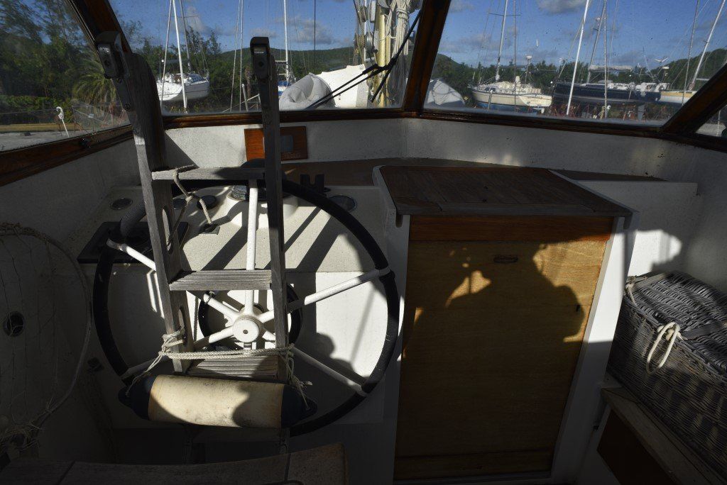 1975 Nicholson 42 Helm
