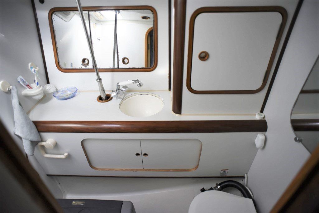 1995 Beneteau Oceanis 430 Sail Boat For Sale - www.lighthouseyachting.com