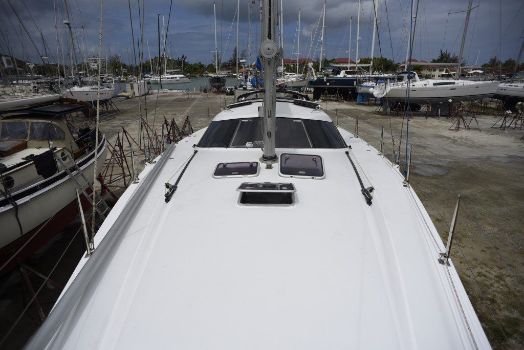 Elliot Tourer 1650 foredeck