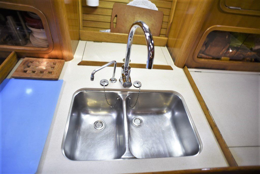 1995 Beneteau Oceanis 430 Sail Boat For Sale - www.lighthouseyachting.com