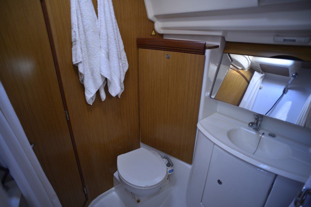 2009 Jeanneau Sun Odyssey 42 DS Sail Boat For Sale - www.lighthouseyachting.com