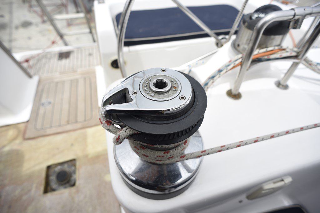 Elliot Tourer 1650 port winch