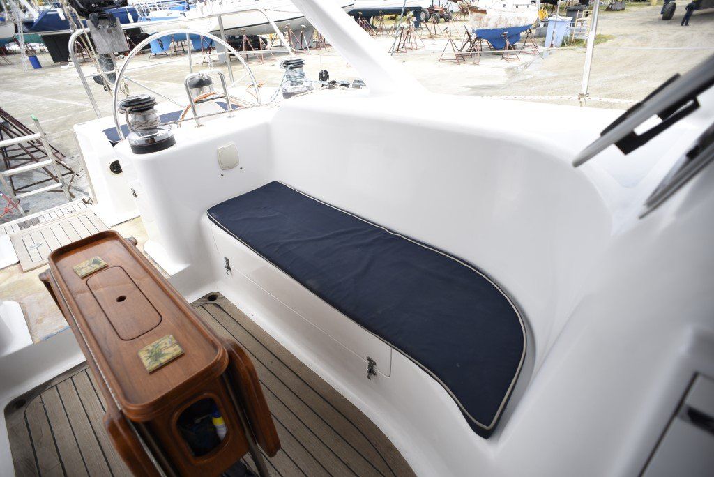 Elliot Tourer 1650 cockpit port