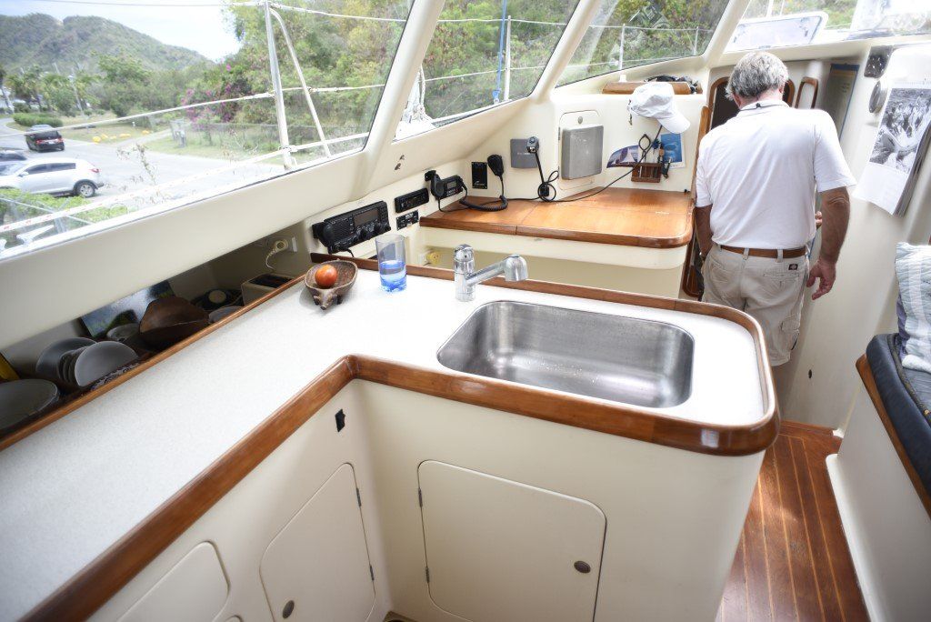 Elliot Tourer 1650 galley basin