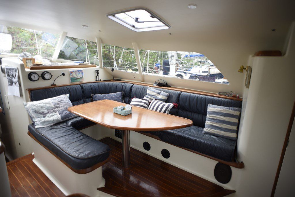 Elliot Tourer 1650 deck salon