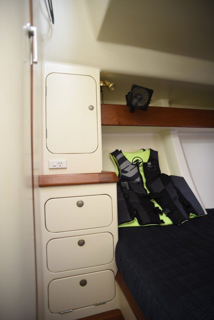 Elliot Tourer 1650 cabin storage