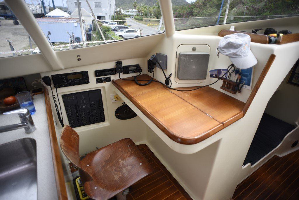 Elliot Tourer 1650 chart table