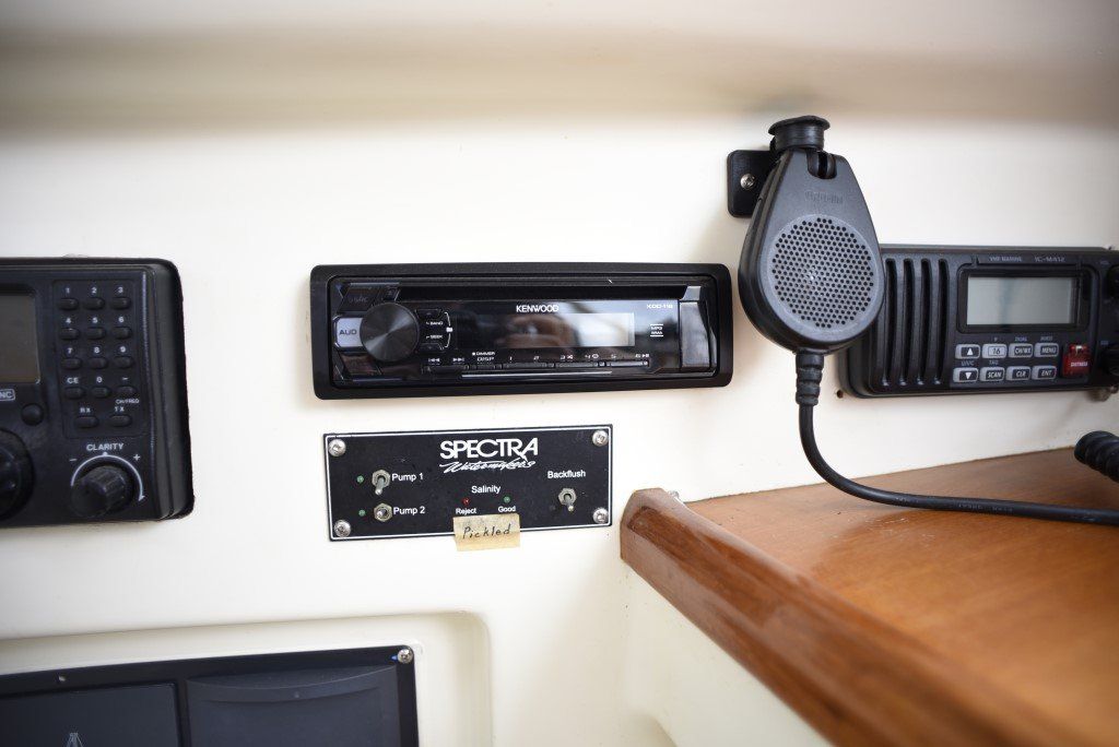 Elliot Tourer 1650 nav station