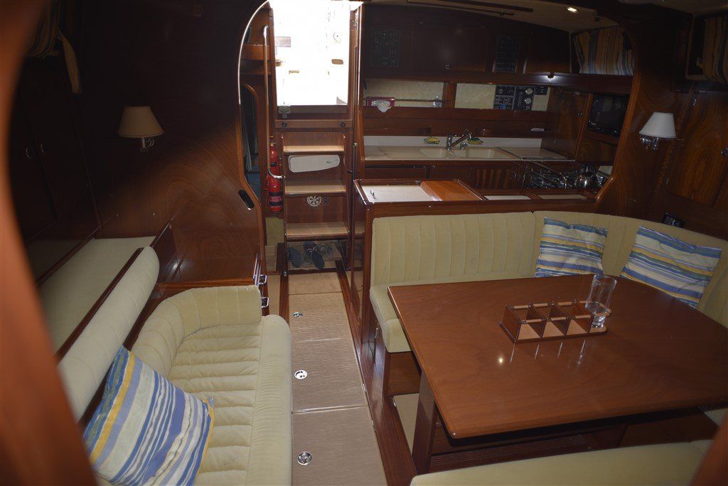 Amel Super Maramu 2000, SOLD | Lighthouse Yachting