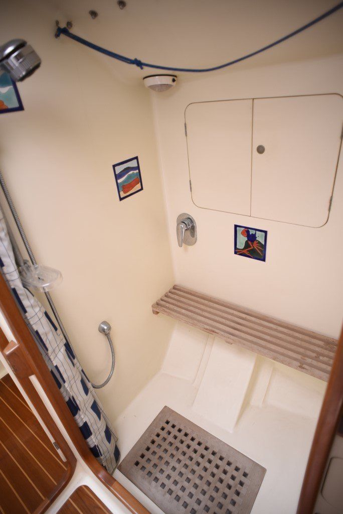 Elliot Tourer 1650 shower stall