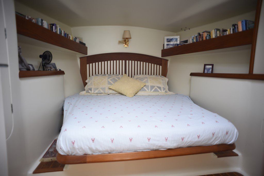 Elliot Tourer 1650 master cabin