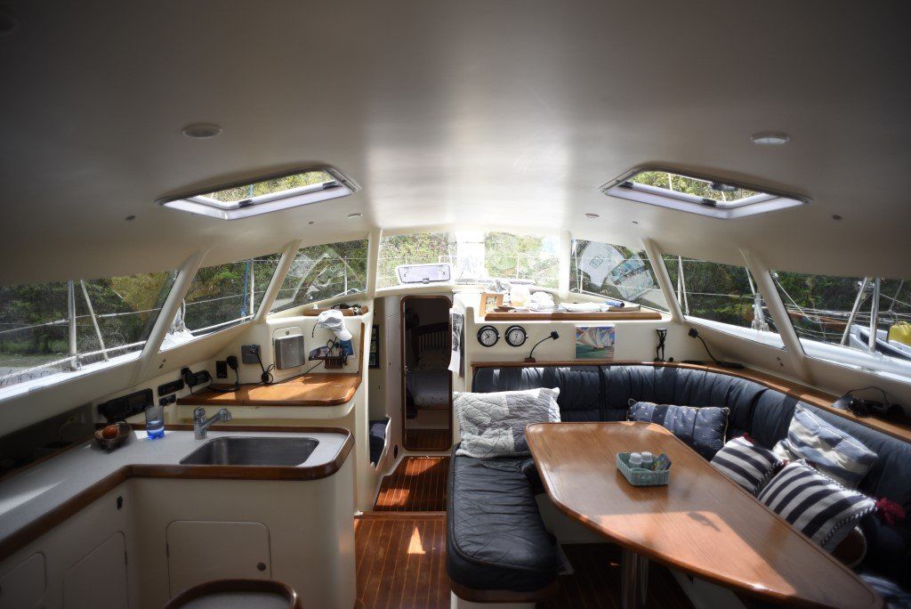 Elliot Tourer 1650 raised saloon