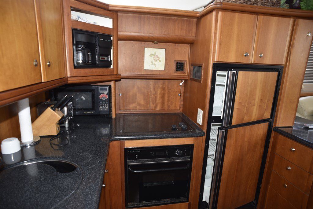 2003 Silverton 43 Motor Yacht For Sale - www.lighthouseyachting.com