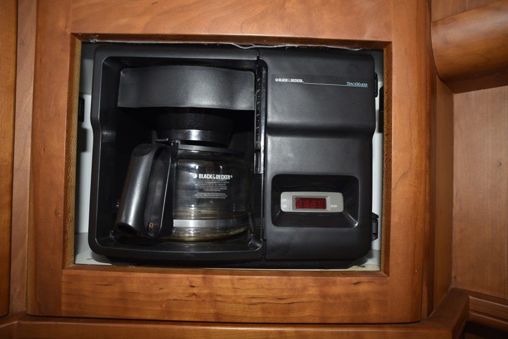 2003 Silverton 43 Motor Yacht For Sale - www.lighthouseyachting.com