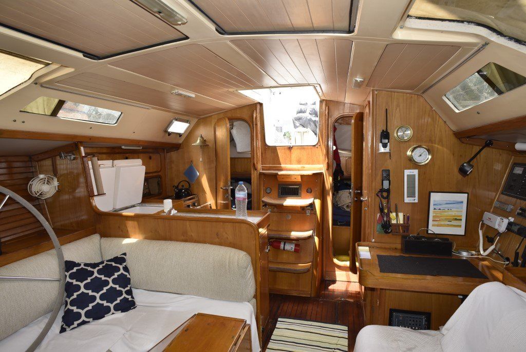 1988 Beneteau Oceanis 390 Sail Boat For Sale - www.lighthouseyachting.com