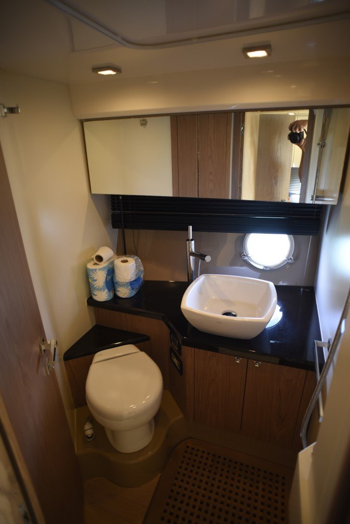 2011 Sessa Marine C44 head