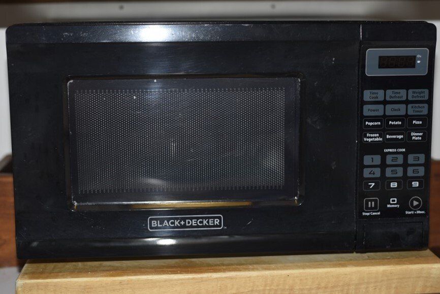 Catalina Morgan Out Island 41 Classic Black and Decker microwave