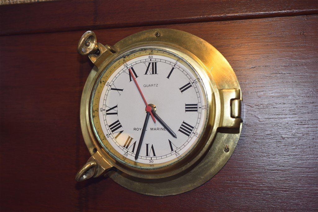 Catalina Morgan 41 classic clock