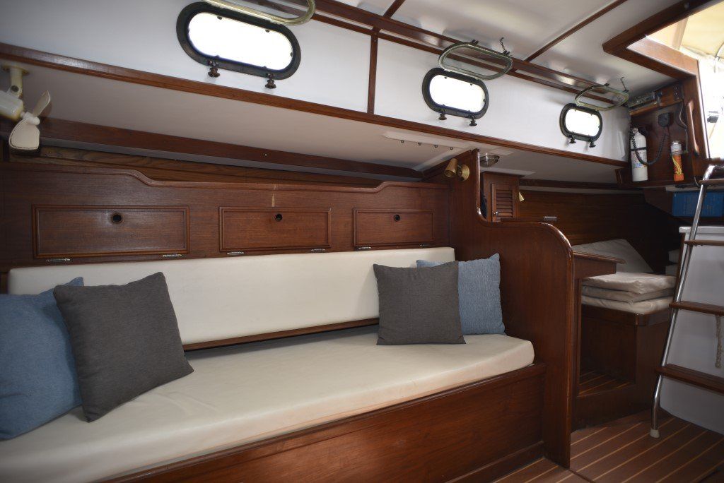 1981 Cape Dory 33 port