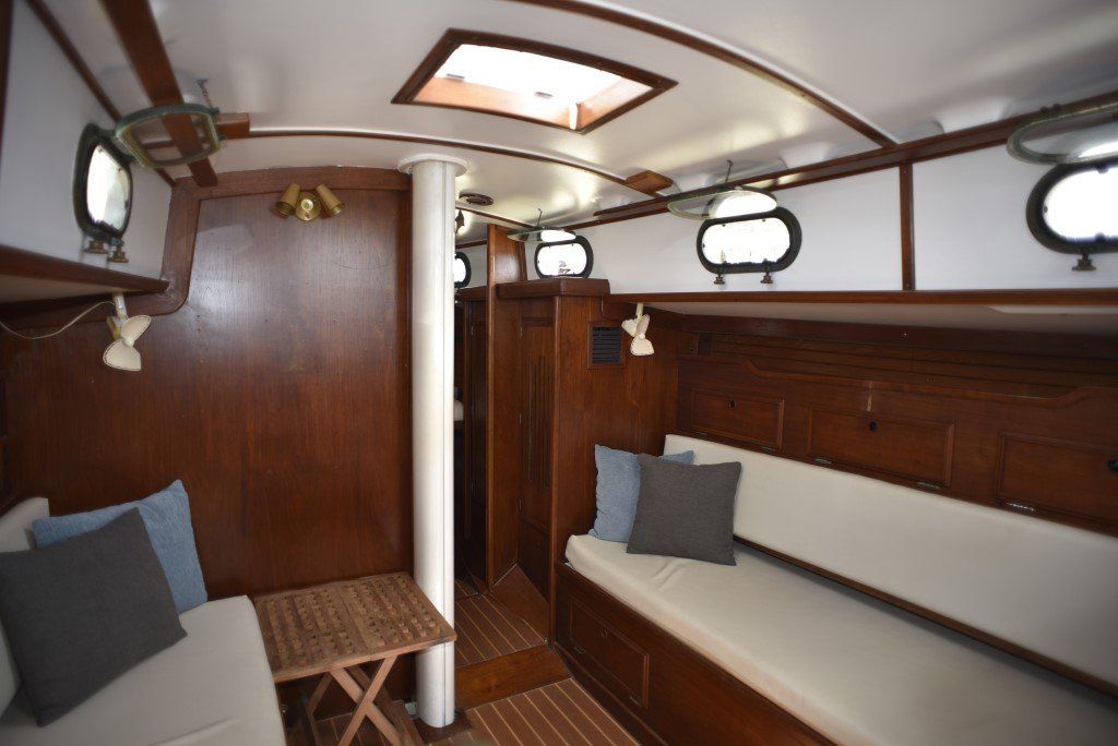 1981 Cape Dory 33 saloon stbd