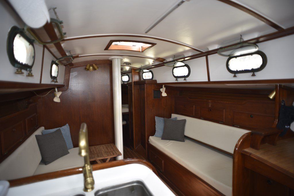 1981 Cape Dory 33 Salon stbd