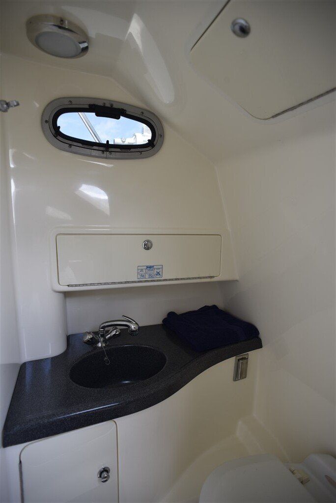 Boston Whaler 305 Conquest battery switches