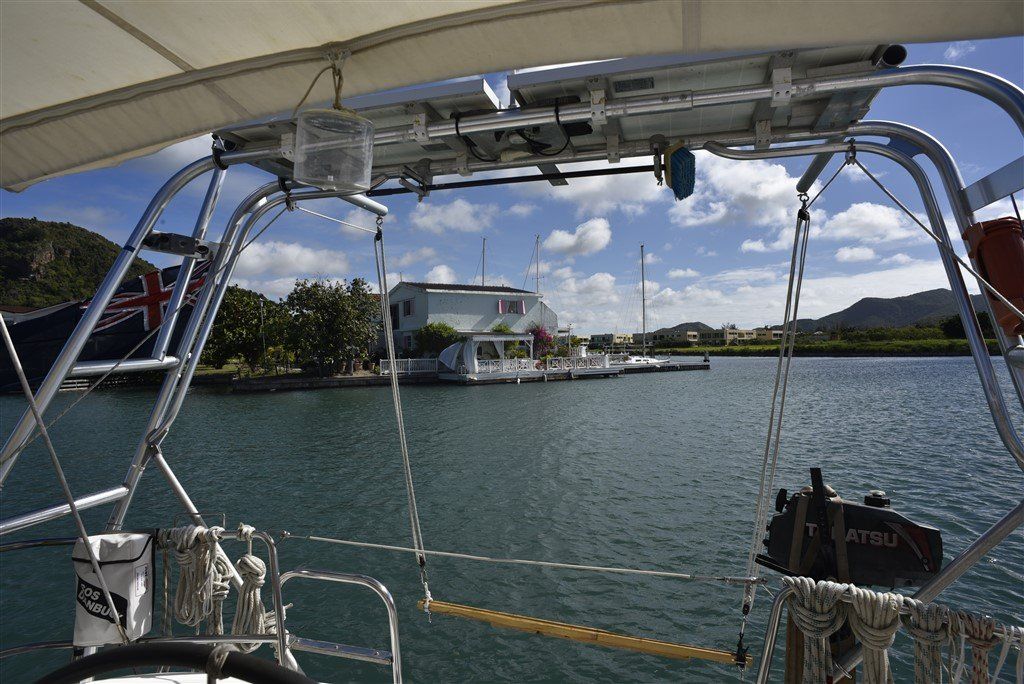 2001 Beneteau Oceanis 411 solar array