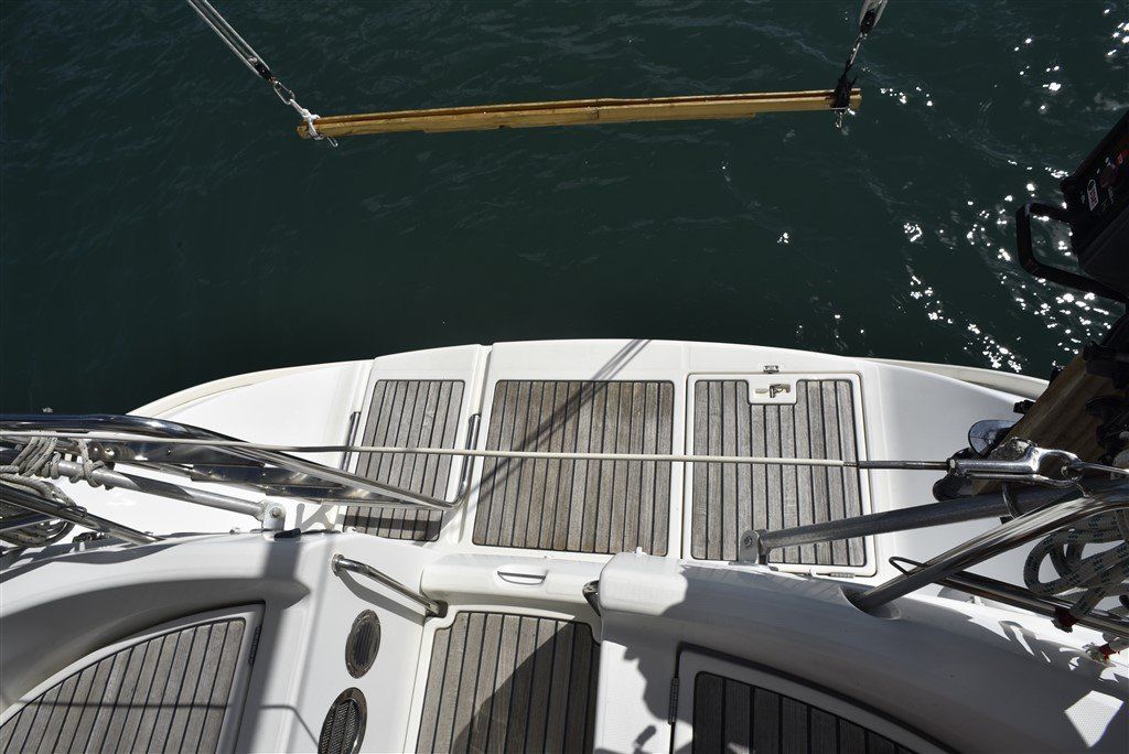 2001 Beneteau Oceanis 411 swim platform