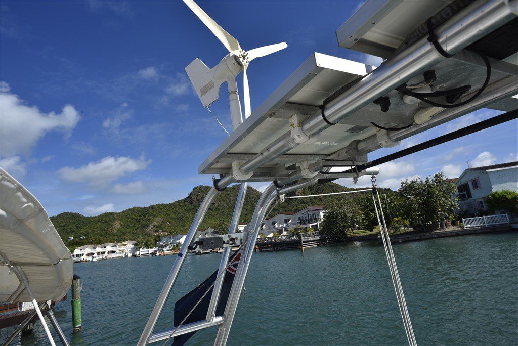 2001 Beneteau Oceanis 411 stern arch