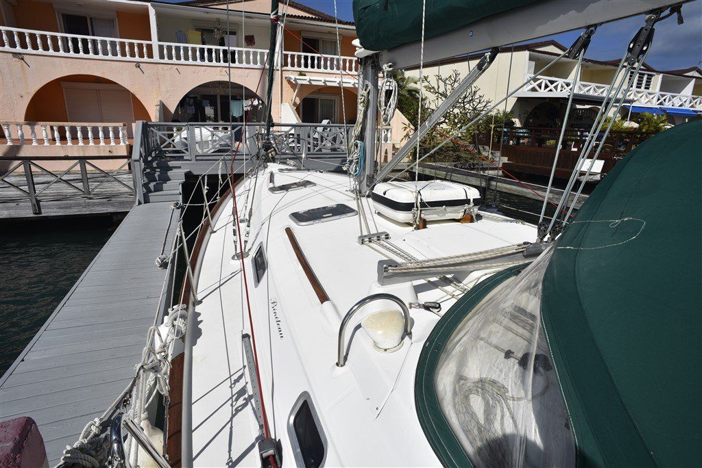 2001 Beneteau Oceanis 411 bow