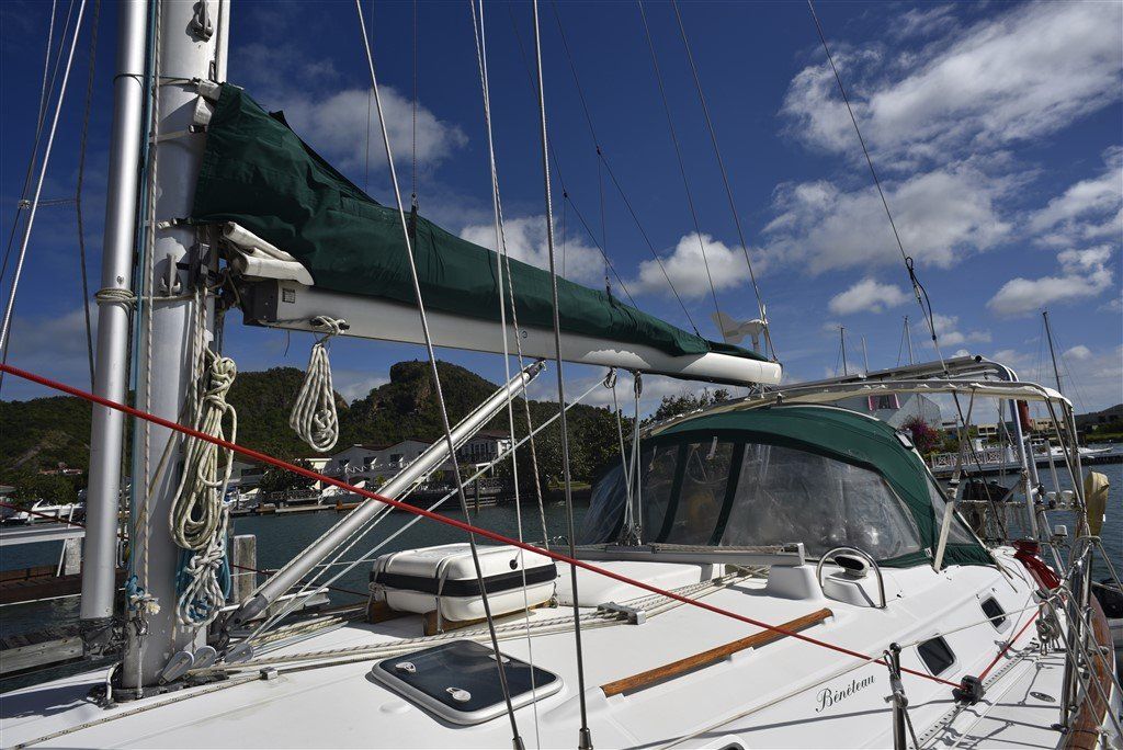 2001 Beneteau Oceanis 411 boom