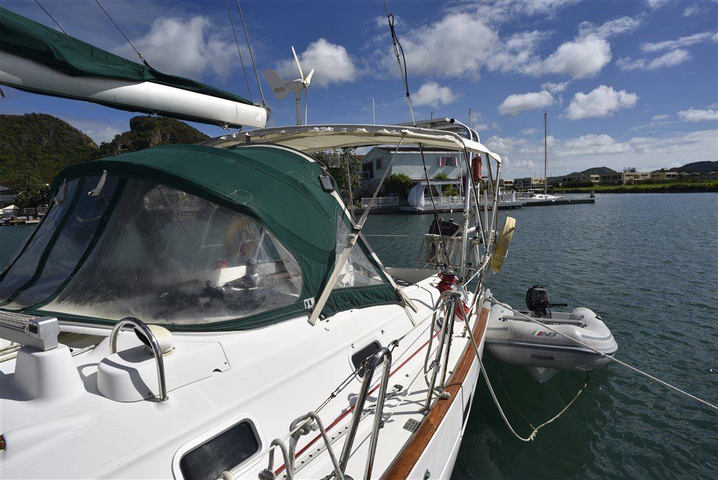 2001 Beneteau Oceanis 411 dodger